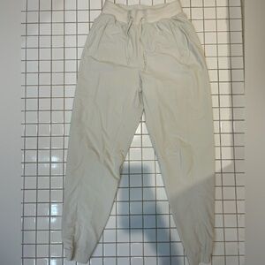 Lululemon Women’s Lightweight Jogger (Cloud Gray, Size 4)